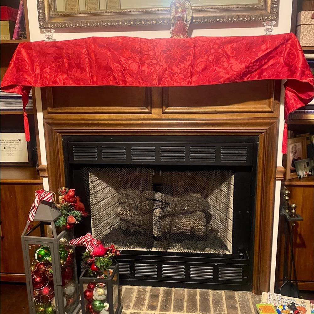 Mantle scarf/table runner